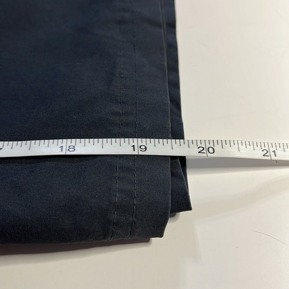 Russell Brand, men’s athletic shorts reflective tape on sides front pockets. MED - Picture 11 of 12